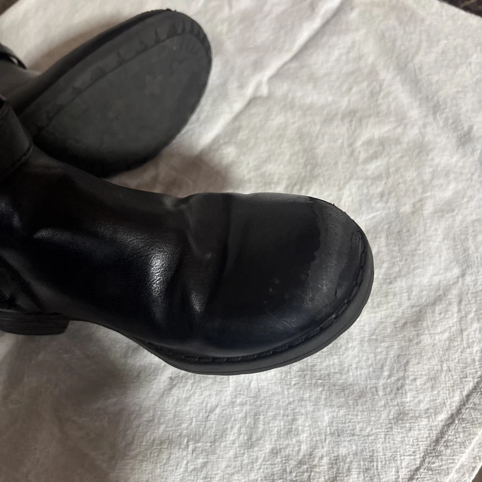 Botas de cuero para mujer Michael Kors redondeadas con cremallera lateral negras/doradas, talla 1 Foto 2 de 4