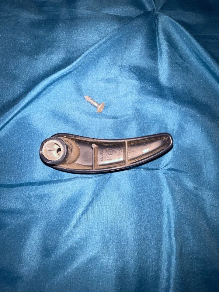 1995-2000 Chevy Suburban Tahoe Seat Handle Lever Passenger Blue w/ Screw OEM — 第 2/4 张图片