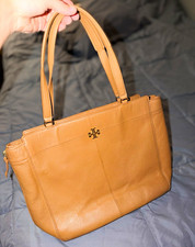 Tory Burch Tan Pebbled Tote Zip Top Gold Logo Double Handles Lined Pockets