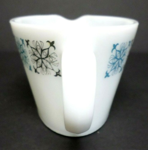 De colección, JAJ Chelsea Patrón PYREX Azul Negro Gravy Boat 10 OZ #664 Inglaterra. - Imagen 4 de 9