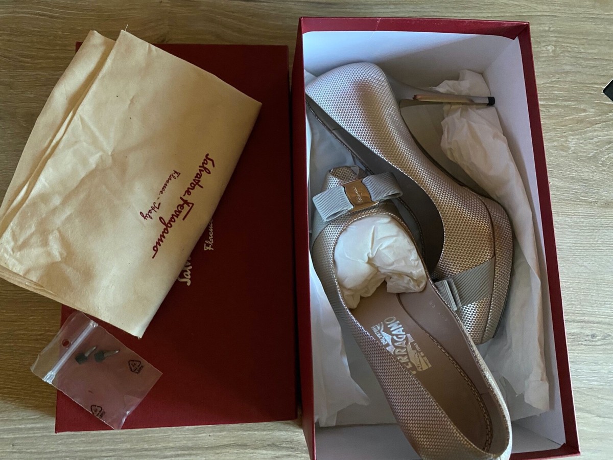 Salvatore Ferragamo Grazia Pebble Leather Bow Pumps in Champagne 