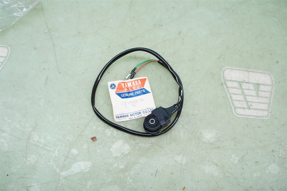 YAMAHA NUEVO 232-83980-30 CONJUNTO INTERRUPTOR PARADA XS1 R5 Foto 2 de 3