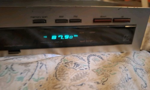 LUXMAN T-240 Frequency Synthesized AM/FM Stereo Tuner - Picture 3 of 7