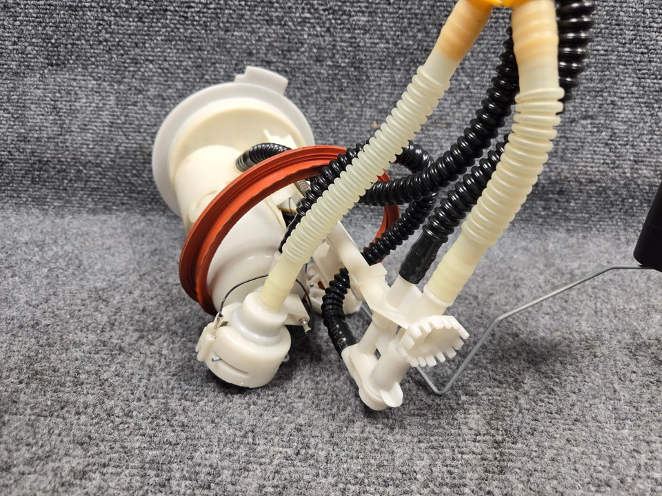 AUDI Q3 QUATTRO 2015-2018 2,0 L LADO IZQUIERDO GASOLINA BOMBA OEM Foto 3 de 4