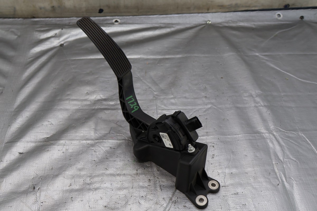 2018 DODGE CHALLENGER SRT HELLCAT 6.2L OEM DBW GAS PEDAL ASSY