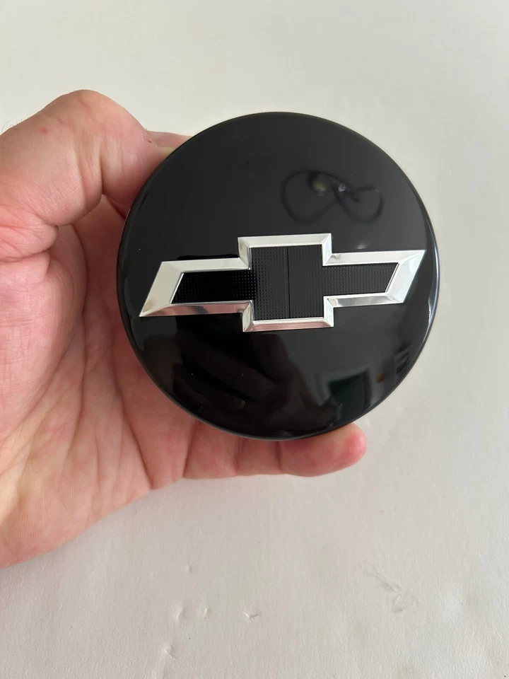 Tapacubos centrales de rueda negros emblema cromado Chevy Silverado Tahoe 2014-2024 4 piezas Foto 3 de 3