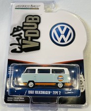1:64 GreenLight *CLUB V-DUB R17* GULF OIL 1968 Volkswagen Type 2 BUS NIP!
