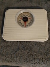 vintage sunbeam bathroom scale 10 x13 inches, capacity up to 300 lbs wht