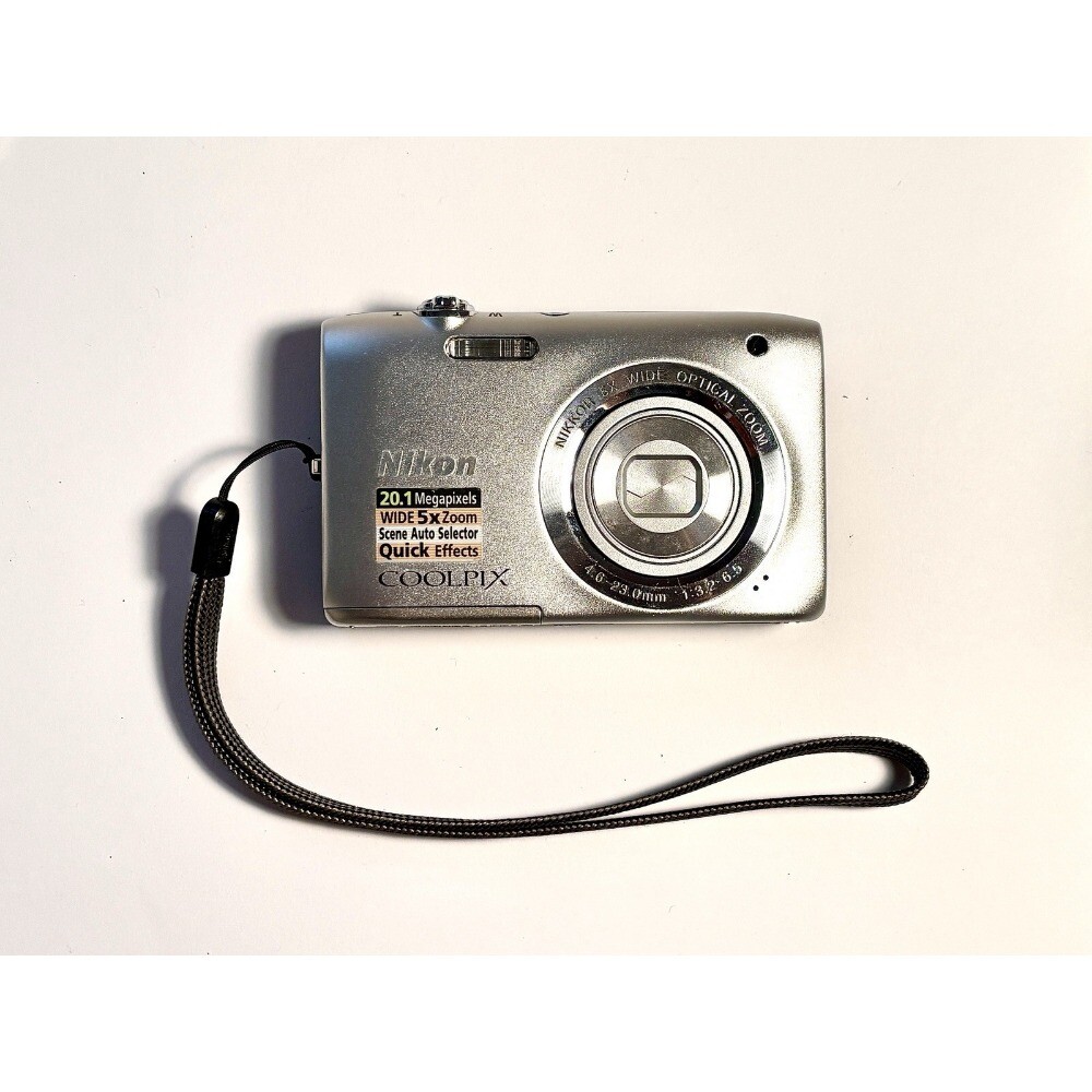 Nikon Digital Camera Coolpix S2800 20.1MP Black. Tested And