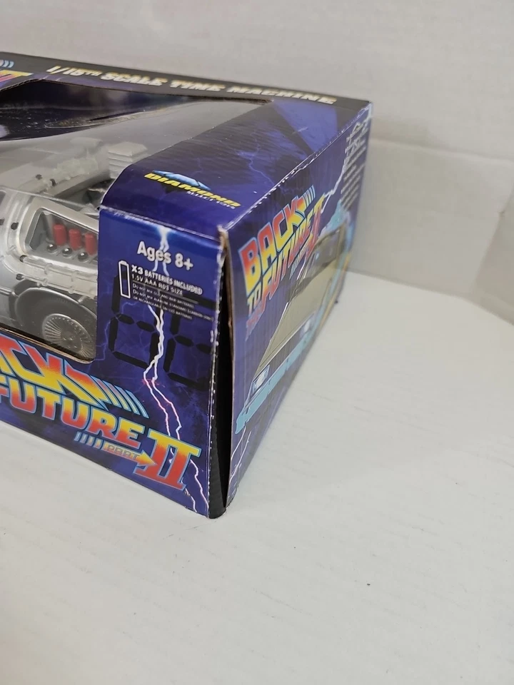 Regreso al Futuro Parte II 1/15 DeLorean Máquina del Tiempo Diamante Selecto LOTE # 688 Foto 3 de 4