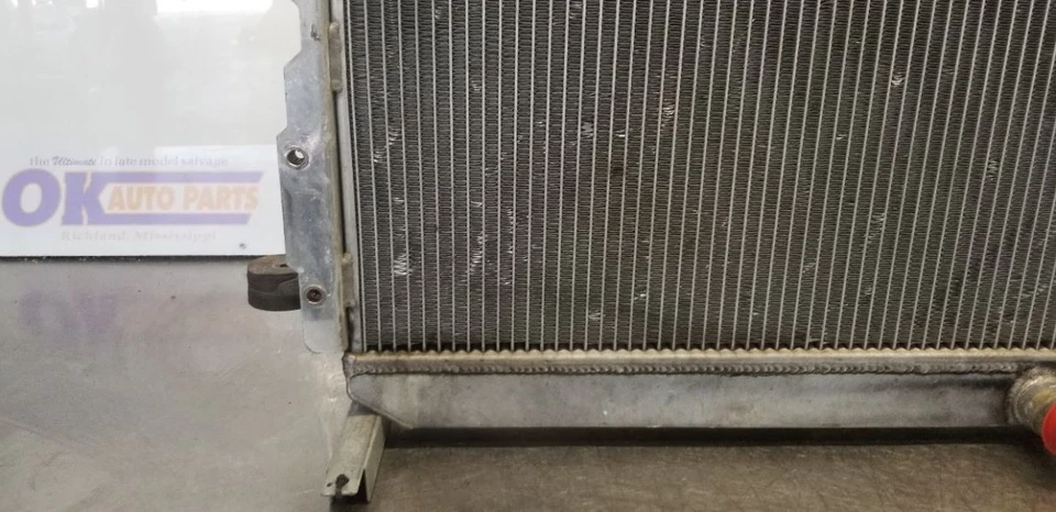 1987 TOYOTA LAND CRUISER FJ60 4.2L MT AFTERMARKET ALUMINUM RADIATOR - Image 3 of 4