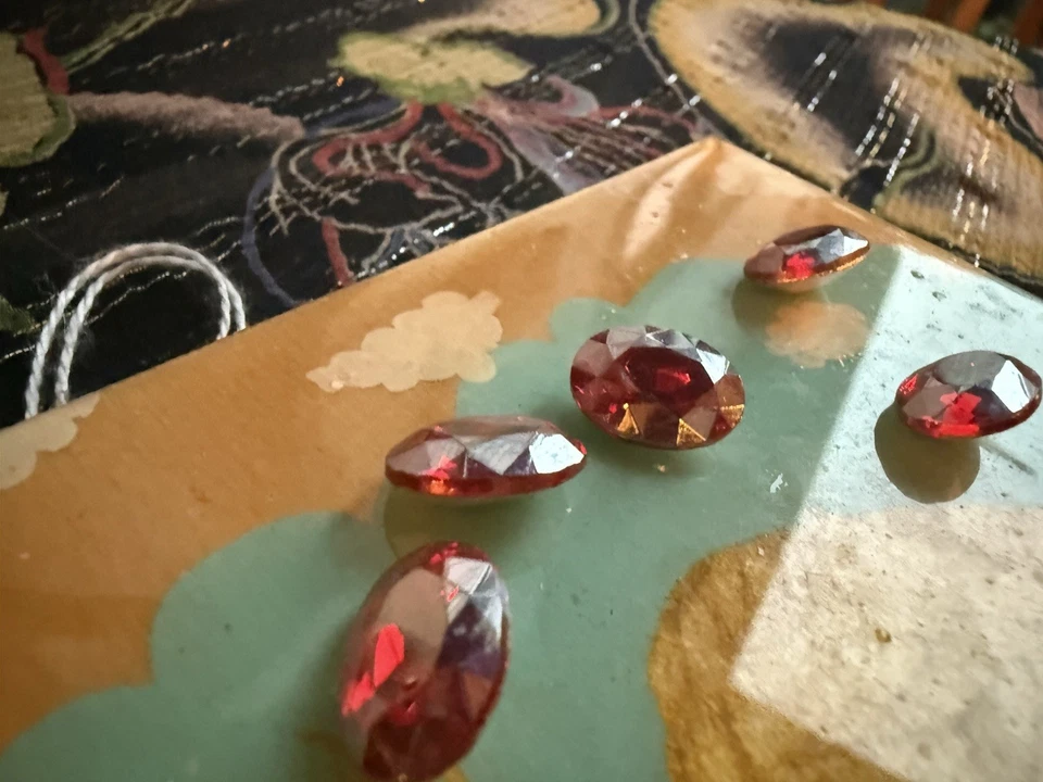 Granate Escarlata Rubí Rosa Brillo AB Corte Esmeralda Estrás Lámina de Vidrio ¡Gema Trasera! Foto 3 de 4