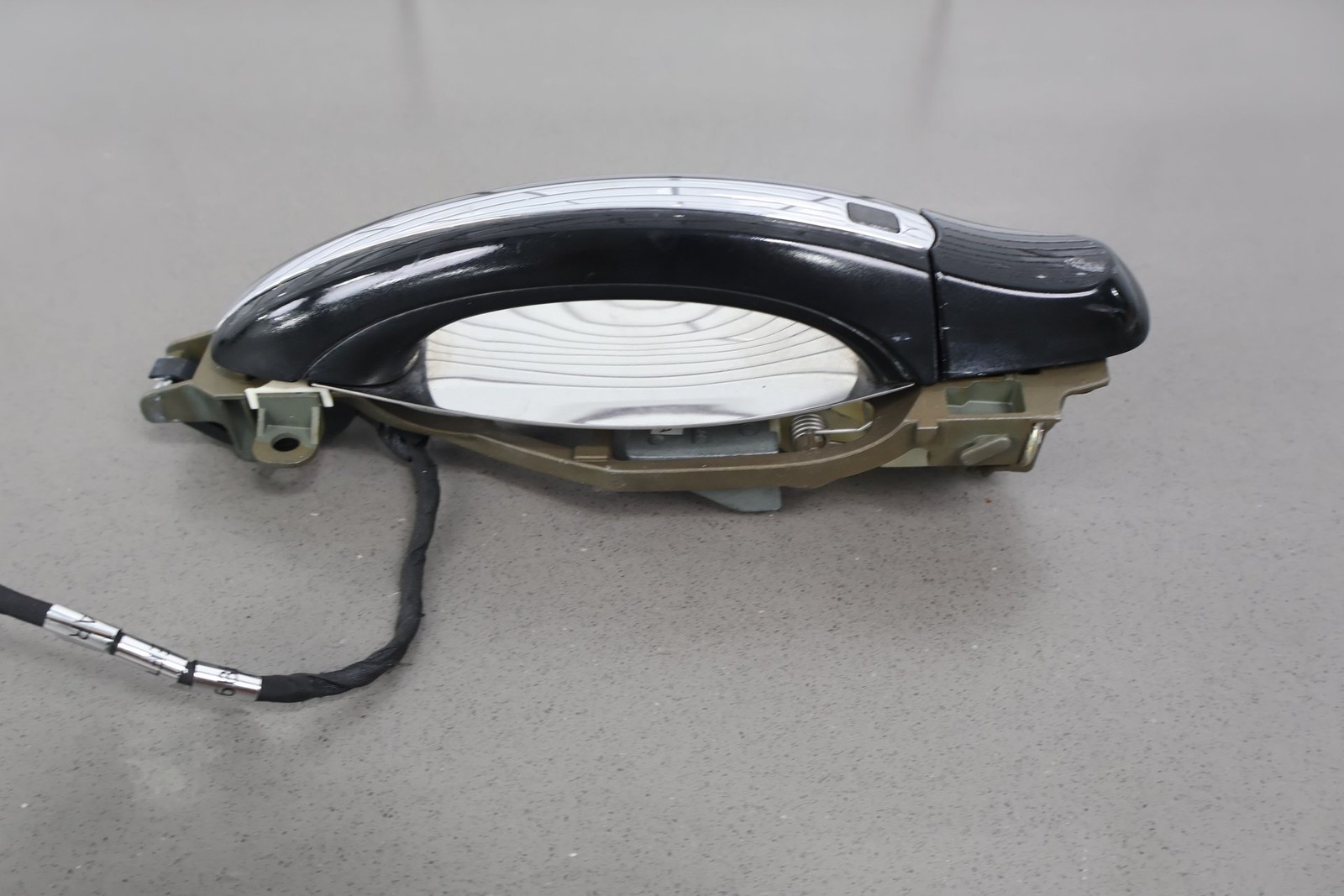 06-12 Bentley Flying Spur Rear Left LH Outer Door Handle (Beluga 14/ Chrome)