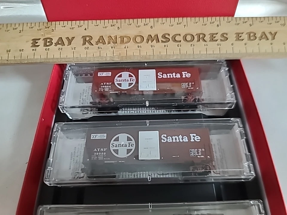 NiB Micro Trains 40' ATSF Santa Fe 4 Boxcar Runner Pack Food Loading N Scale 102 - Image 3 of 4