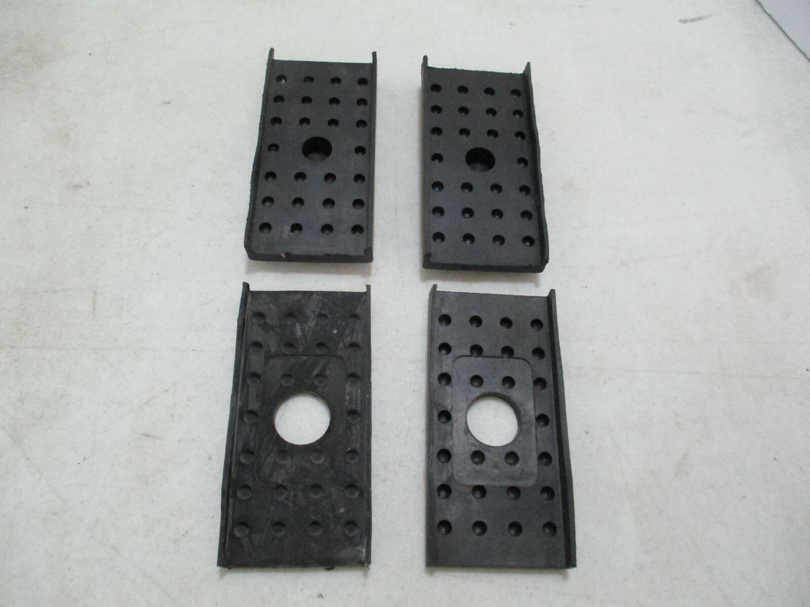 Rubber rear axle pads Rolls-Royce Silver Wraith - Dawn Bentley Mark VI & R-Type