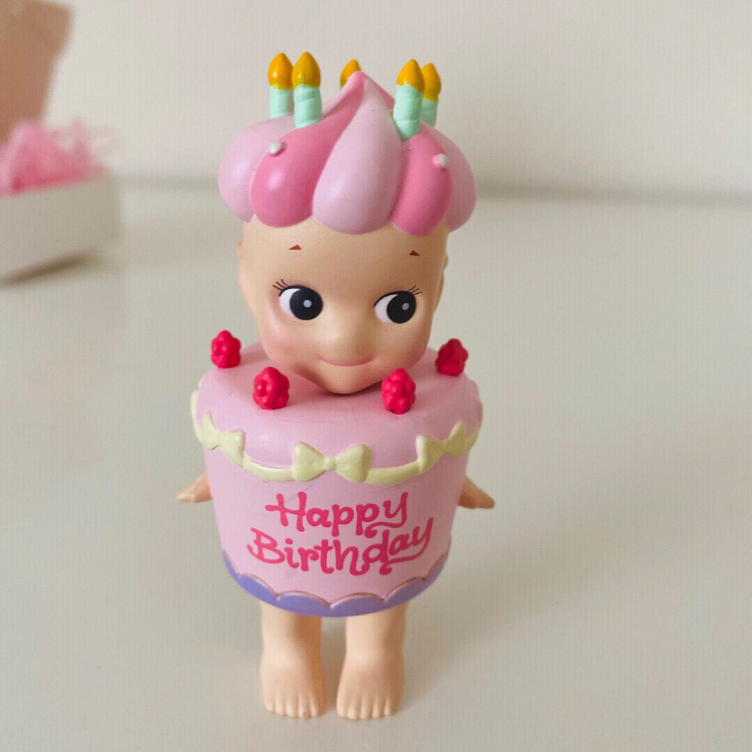 ソニーエンジェル　誕生日ケーキ ハッピーバースデー 2017 1box Amazon.com: Sonny Angel Birthday Gift 2017 - Original Mini Figure