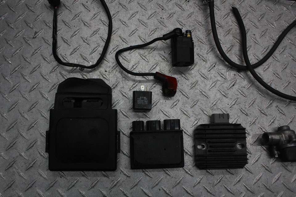 Kawasaki Ninja 300 Ex300A 2014 unidad ecu caja negra ECM CDI cableado luces sensores Foto 2 de 4