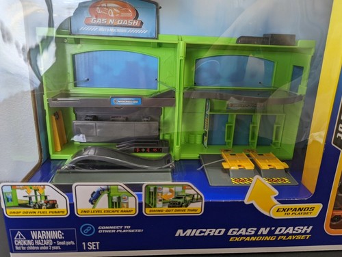 New Micro Machines Series 3 Micro Gas N’ Dash Expanding Playset 2021 GM Jaguar - Picture 3 of 8
