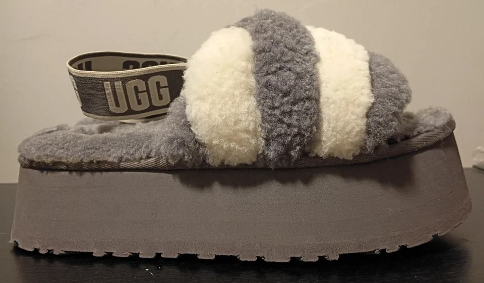 Sandalias UGG Disco a Rayas Plataforma Deslizable Gris/Blanco Talla 9 Para Mujer’s Foto 2 de 4
