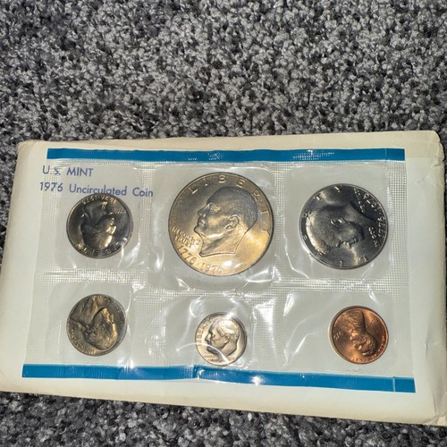 1776-1976 Bicentennial Uncirculated P & D US Mint Set (12 Coins) - Picture 4 of 5