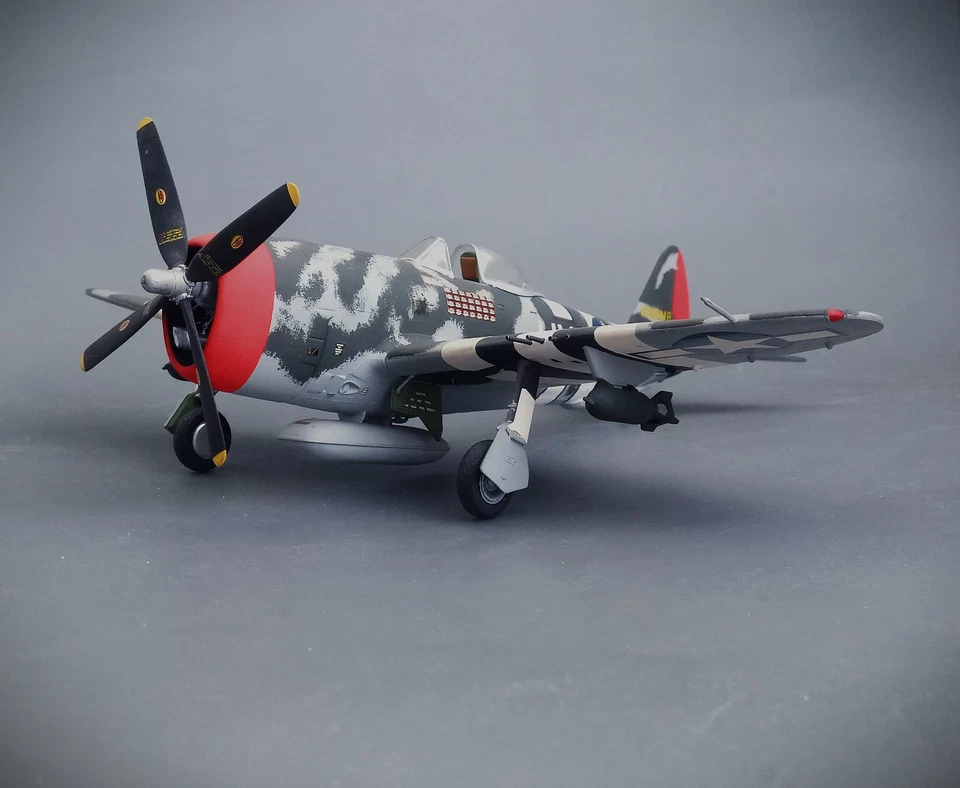 Built P-47 WW2 fighter plane 1/48 - Image 3 of 4