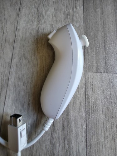 Official Wii Nunchuck Controller for Nintendo Wii - White - Picture 3 of 4