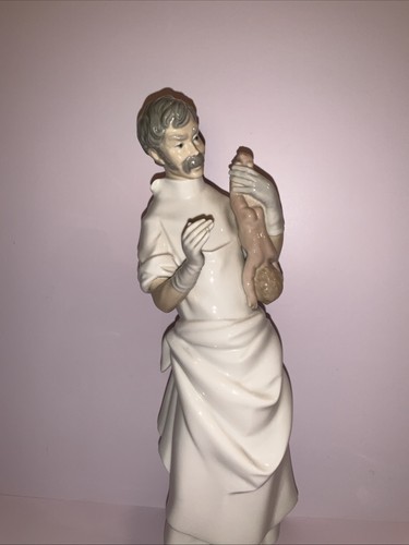 Lladro 4763 The Obstetrician Doctor with Newborn Baby Porcelain Figurine 14”Tall - Picture 11 of 16