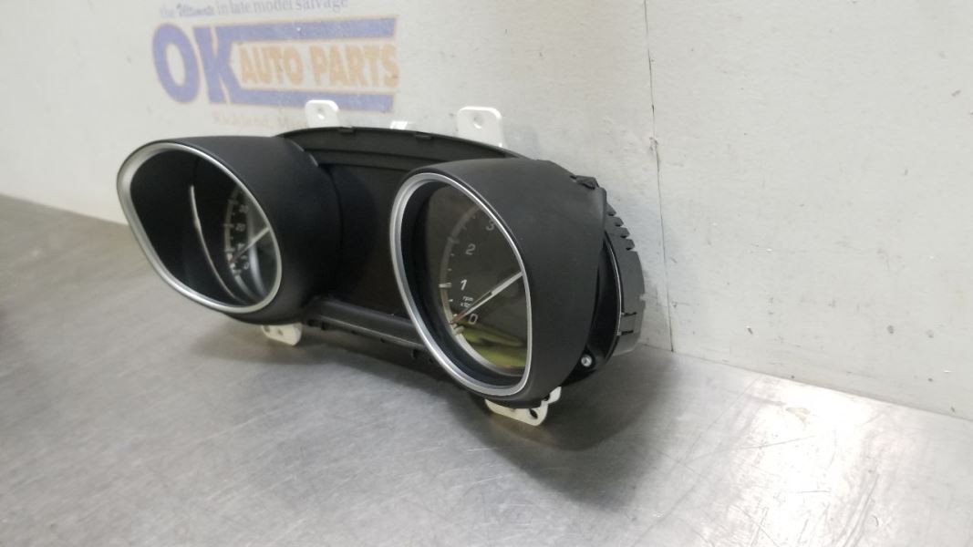 19 2019 MASERATI LEVANTE OEM SPEEDOMETER GAUGE CLUSTER 670105579