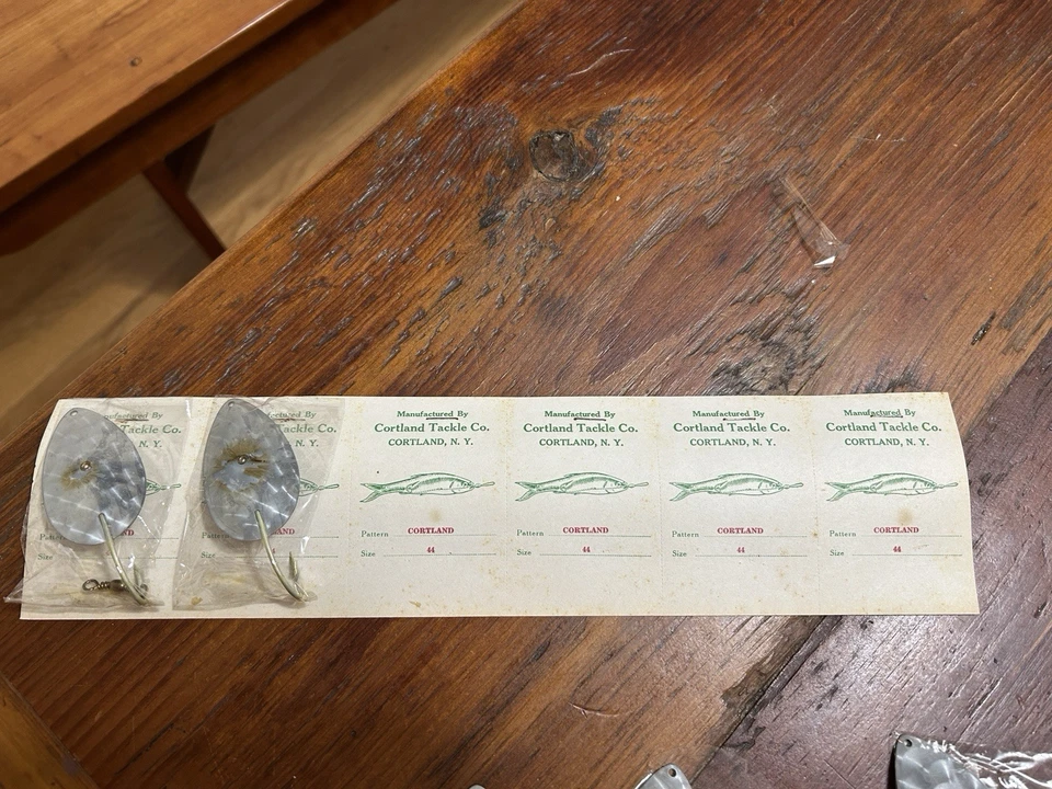 Expositor de tienda de cucharas Cortland Tackle Co Foto 2 de 4