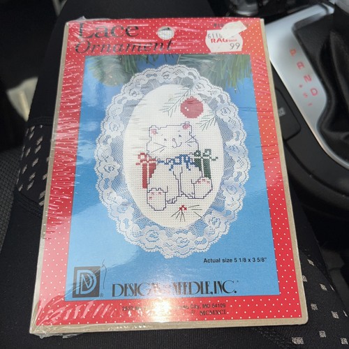 NEW DMC DESIGNS FOR THE Needle "KITTY" Ornament Counted Cross Stitch Kit w/ Lace - Afbeelding 1 van 3