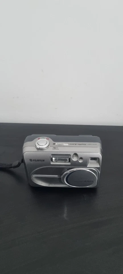 Fujifilm FinePix A Series A205S Zoom 2.0MP Digital Camera - Silver with xD card, photo 3 of 5