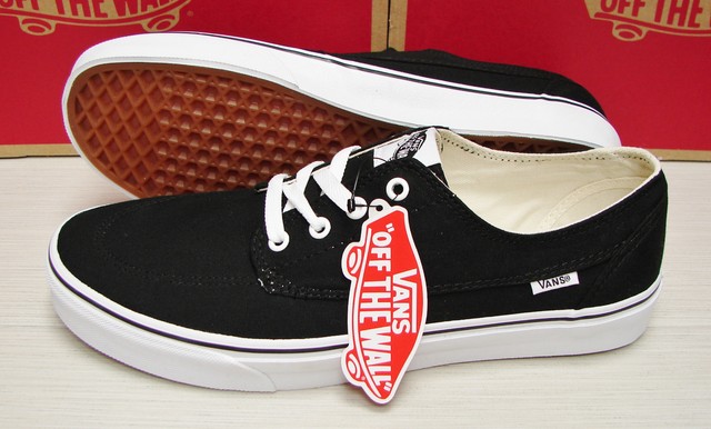 vans brigata black