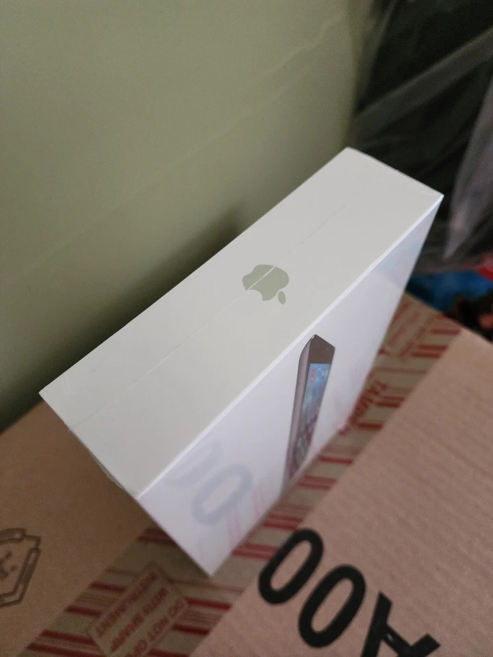 Apple iPad mini 2 128GB, Wi-Fi + Cellular (ATT), 7.9in - Space Gray (iOS 9) New - Image 3 of 4