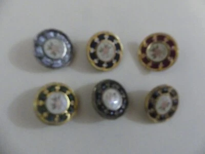 LOT N° 2 DE 6 BOUTONS EN METAL DORE CENTRE FLEUR ROSE VINTAGE - Photo 1/3