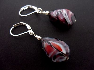A PAIR OF SIMPLE PURPLE CRYSTAL TEARDROP LEVERBACK HOOK  EARRINGS. NEW.. 