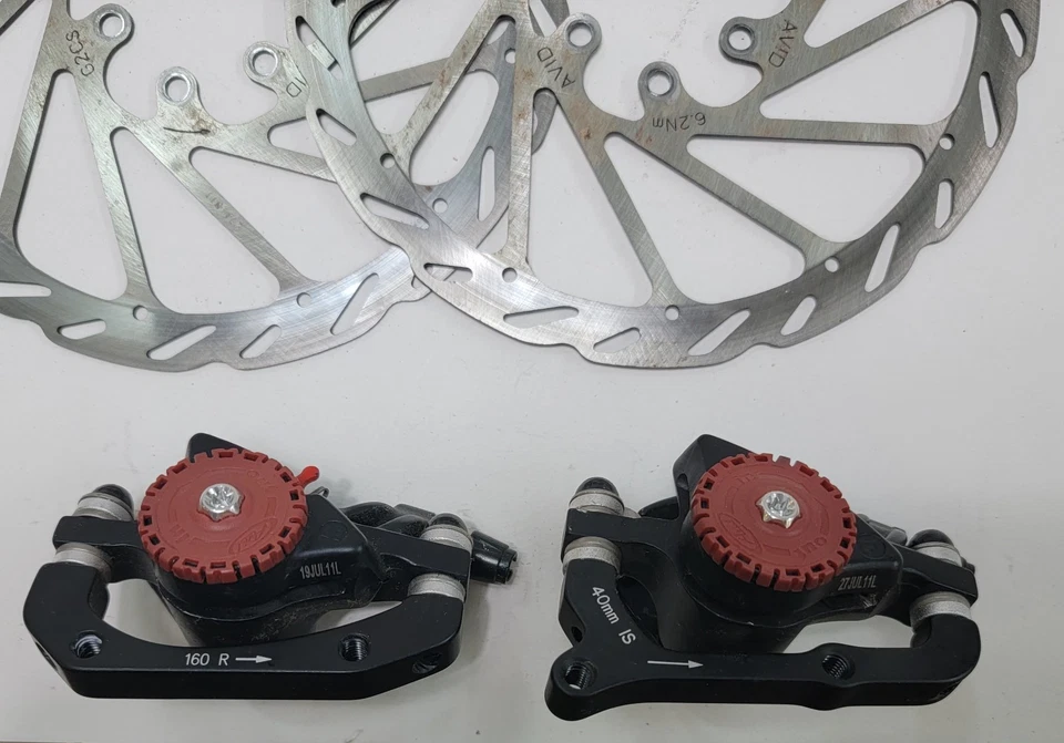 Juego de pinzas de freno de disco mecánicas Sram Avid BB5 con soportes negras, 160 mm buen estado Foto 4 de 4