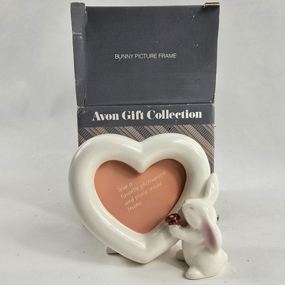 Avon Bunny Picture Frame Heart Ceramic in Box 4 x 4.5 x 3 '' Vintage Gift