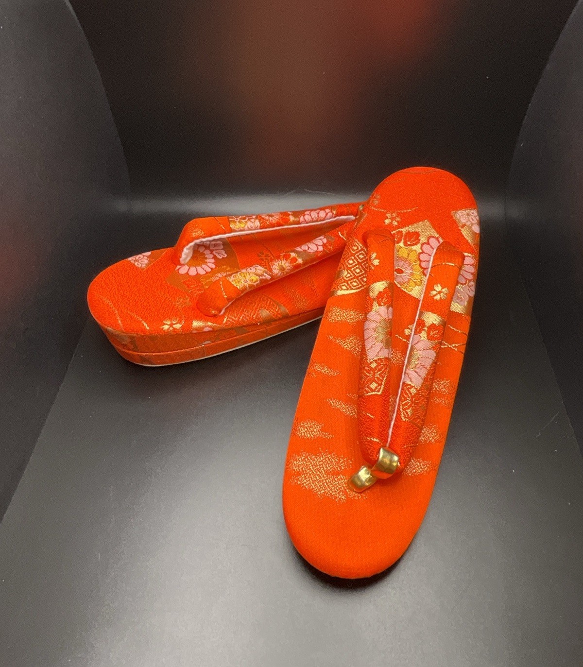 PANTOFOLA D’ORO Sandali kimono donna giapponesi Zori ciabatte broccato rosso e oro nuovi 24 cm US 7