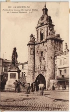 Old postcard La ROCHELLE-Porte de la Grosse-Horloge, statue of Admiral Duperré (45238)