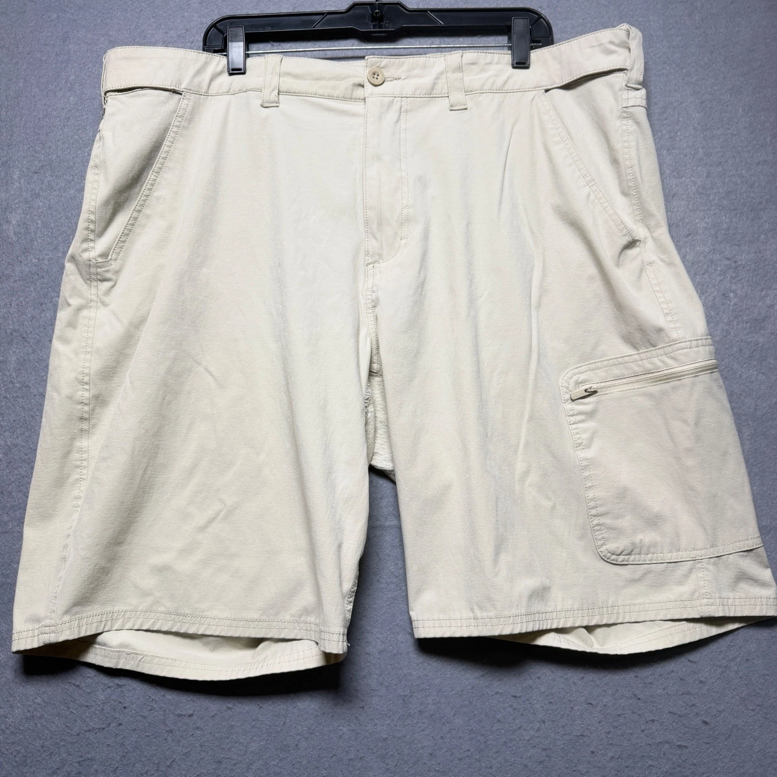 Huk Mens Performance Fishing Shorts Tan Khaki Stretch Cargo Size 44x10 3XL
