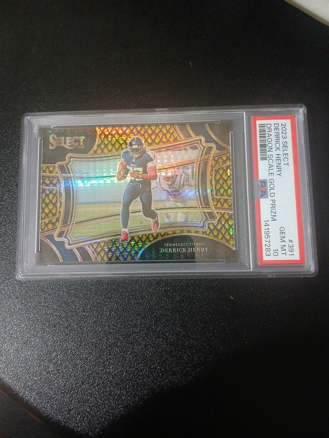 Derrick Henry 2023 Select Field Level /10 Gold Dragon Scale Prizm #391 PSA 10