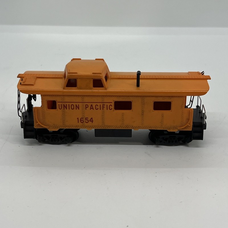 HO Scale Yellow Union Pacific Caboose 1654
