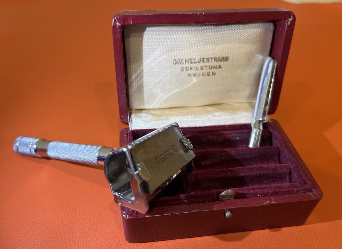 Vintage C.V. Heljestrand Eskilstuna Sweden DE Safety Razor Travel