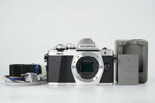 Exc Olympus OM-D E-M10 Mark III Silver Body 14299 shot 4709A