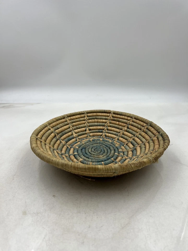 Vintage Handwoven Seagrass Basket Shallow Plate Boho Rustic Decor 9" Wide - Image 3 of 4