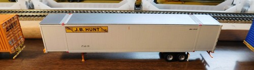 J.B. HUNT 53' CONTAINER & JBHU 53' CHASSIS JBRU HO SCALE - Picture 5 of 11