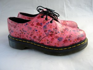 dr martens pink flowers