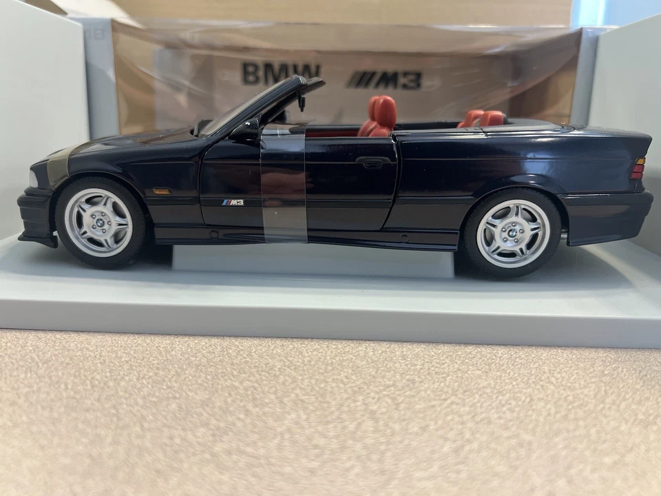 Lote paquete modelos UT: BMW Z3 James Bond Goldeneye 1:18 + M3 cabrio TECHNO VIOLET Foto 2 de 4