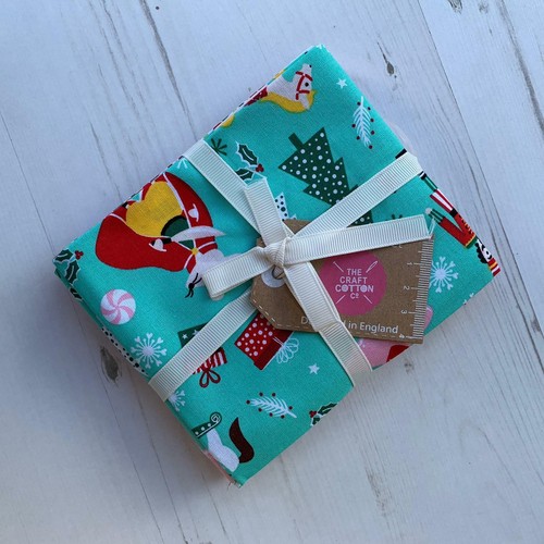 Christmas Xmas Novelty Themed Fat Quarter Fabric 5 Pack Bundle | 19" x 20" - Picture 20 of 28