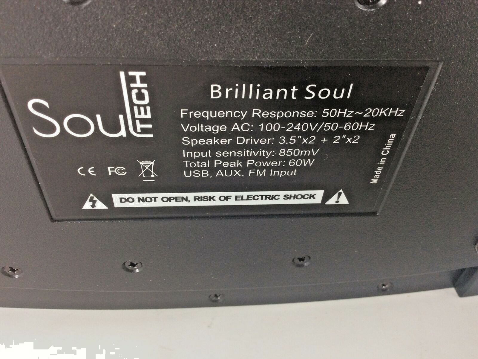 soultech brilliant bluetooth speaker with fm radio